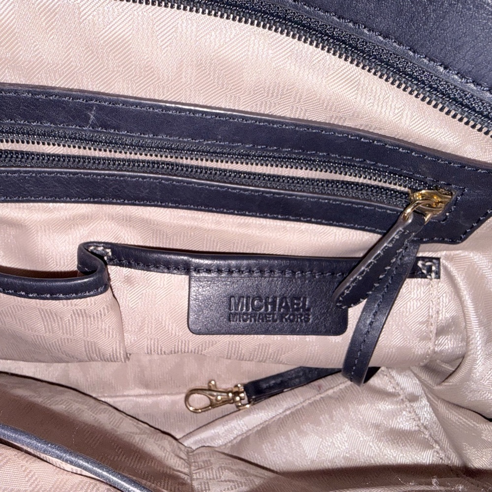 Michael Michael Kors Bedford Large Signature Pocket Tote Bag - Picture 6 of 9